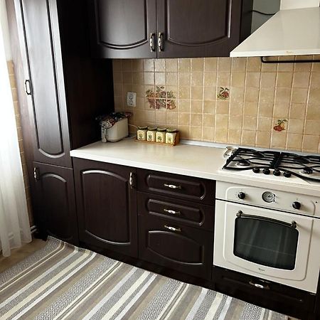 Lalelelor Apartment Suceava Eksteriør bilde