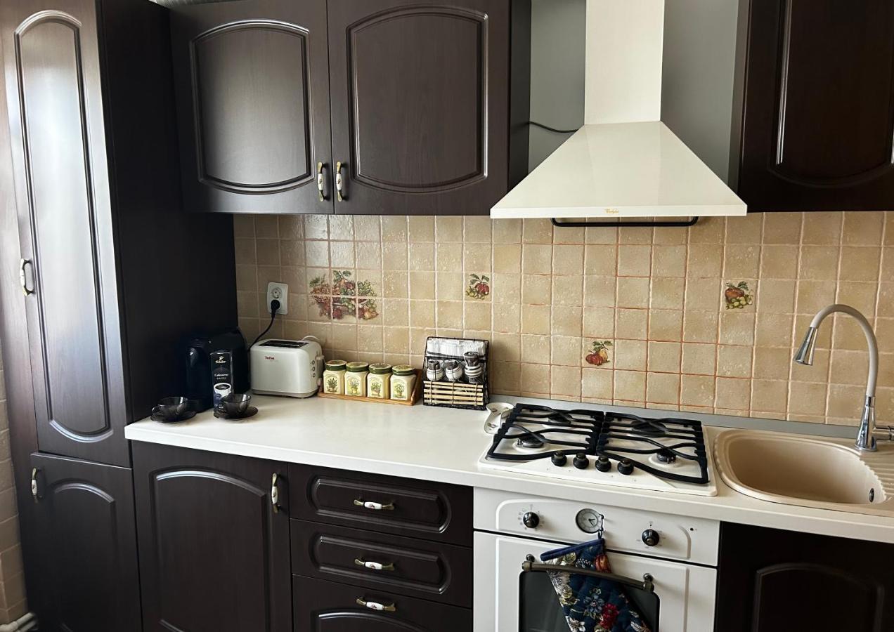 Lalelelor Apartment Suceava Eksteriør bilde